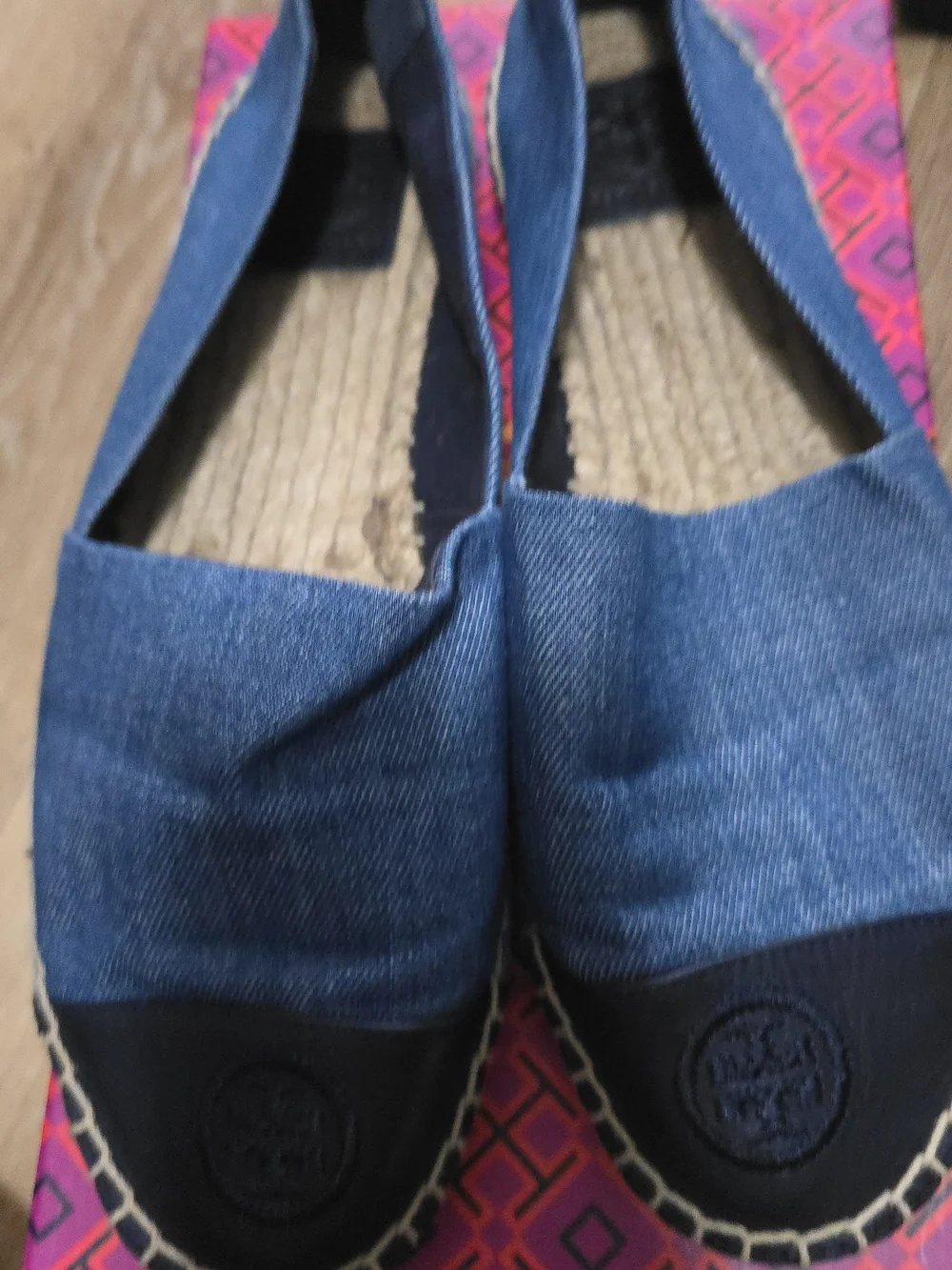 Tory Burch jute features